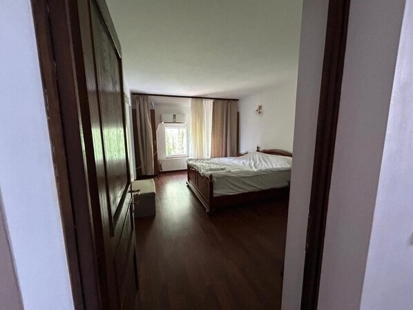 4 habitaciones, wifi y ropa de cama