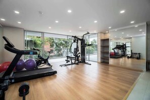 Fitness facility - H105 |✨ Luxury 2BR in Cali’s Best Building | Pool + Balcony | 24/7 Security (Cali)