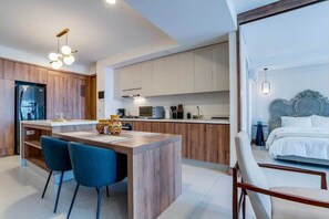 Interior - H105 |✨ Luxury 2BR in Cali’s Best Building | Pool + Balcony | 24/7 Security (Cali)