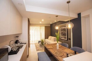 Interior - H106 - Amazing Comfort & Amenities, Pool, Security (Cali)