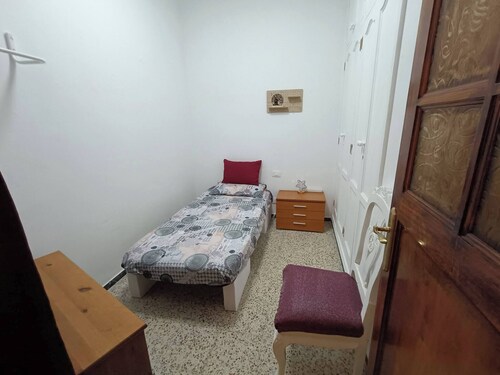 Room-serene 3-bedroom Townhouse in Las P