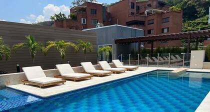 H107 - Perfect Holiday Pad | Pool | Parking | WiFi