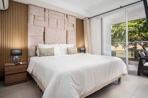 2 bedrooms, iron/ironing board, WiFi