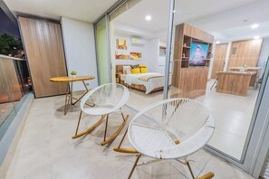 Bügeleisen/Bügelbrett, Reisekinderbett, WLAN, Bettwäsche