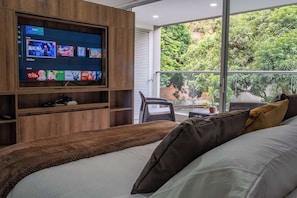 1 slaapkamer, een strijkplank/strijkijzer, reisbedje, wifi