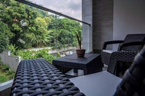 Terrace/patio - H602 - Cozy Garden View, Fast WiFi & Rooftop Pool (Cali)