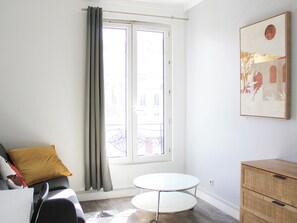 Living area - Charming T1 at the gates of Paris (Asnières-sur-Seine)