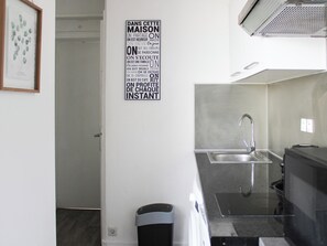 Fridge, microwave, oven, coffee/tea maker - Charming T1 at the gates of Paris (Asnières-sur-Seine)