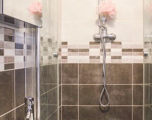 Séchoir à cheveux, serviettes fournies