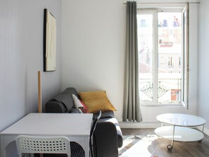 Living area - Charming T1 at the gates of Paris (Asnières-sur-Seine)