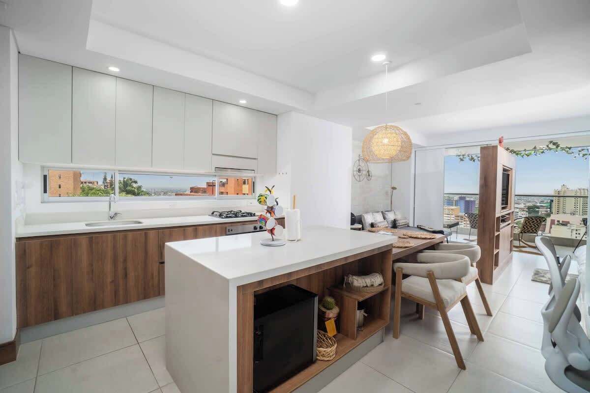 Geladeira, micro-ondas, fogão, cooktop