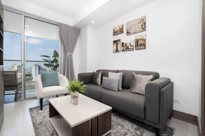 テレビ、書斎 / ワークスペース