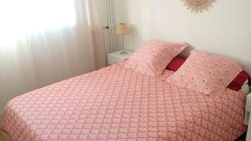 2 habitaciones, tabla de planchar con plancha, wifi y ropa de cama