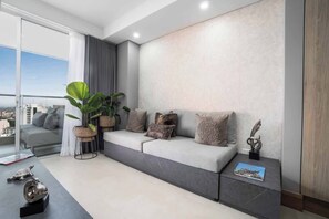 TV, offices - H804 - Cali's Finest Penthouse Studio (Cali)