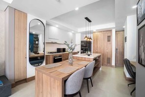 Fridge, microwave, oven, stovetop - H804 - Cali's Finest Penthouse Studio (Cali)