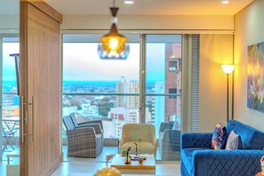 TV, offices - H807 - Amazing Penthouse Views, Pool and Parking (Cali)