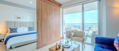 2 habitaciones, tabla de planchar con plancha, cuna de viaje y wifi