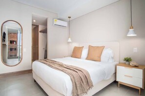 2 bedrooms, iron/ironing board, WiFi