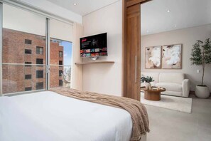 2 bedrooms, iron/ironing board, WiFi