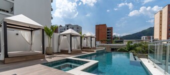 RM 1005 | High-Rise Studio | Balcony | Pool | Gym