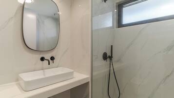 Comfort Studio, Balcony, City View | Bathroom