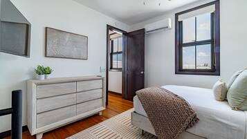 3 makuuhuonetta, silitysrauta/-lauta, ilmainen Wi-Fi, vuodevaatteet