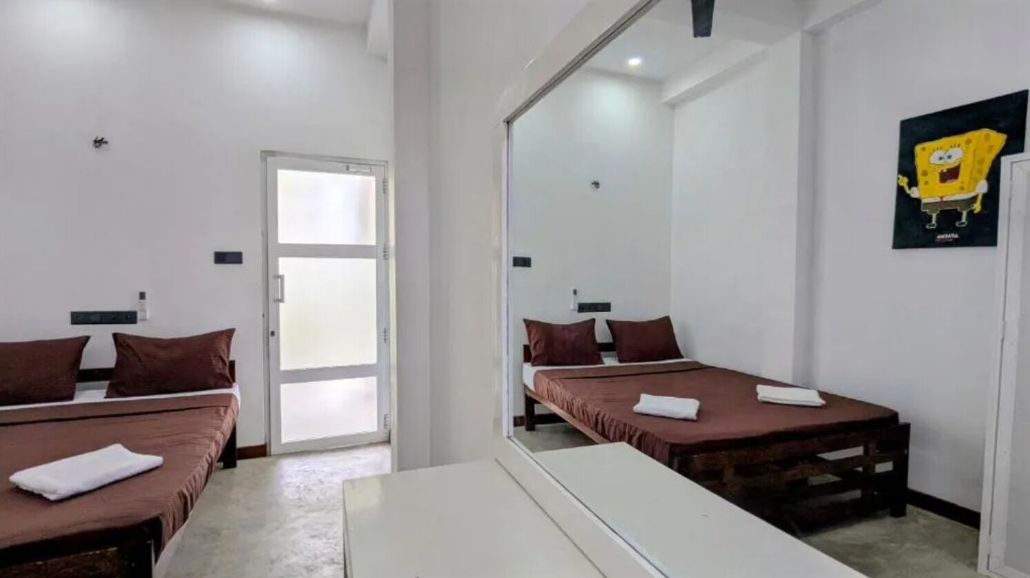 1 habitación, escritorio, tabla de planchar con plancha y wifi 