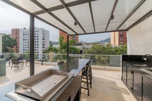 Outdoor dining - RM306 | Balcony | Pool | Gym | Santa Teresita (Cali)