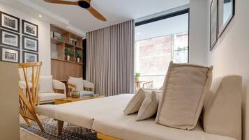 1 habitación, escritorio, tabla de planchar con plancha y wifi