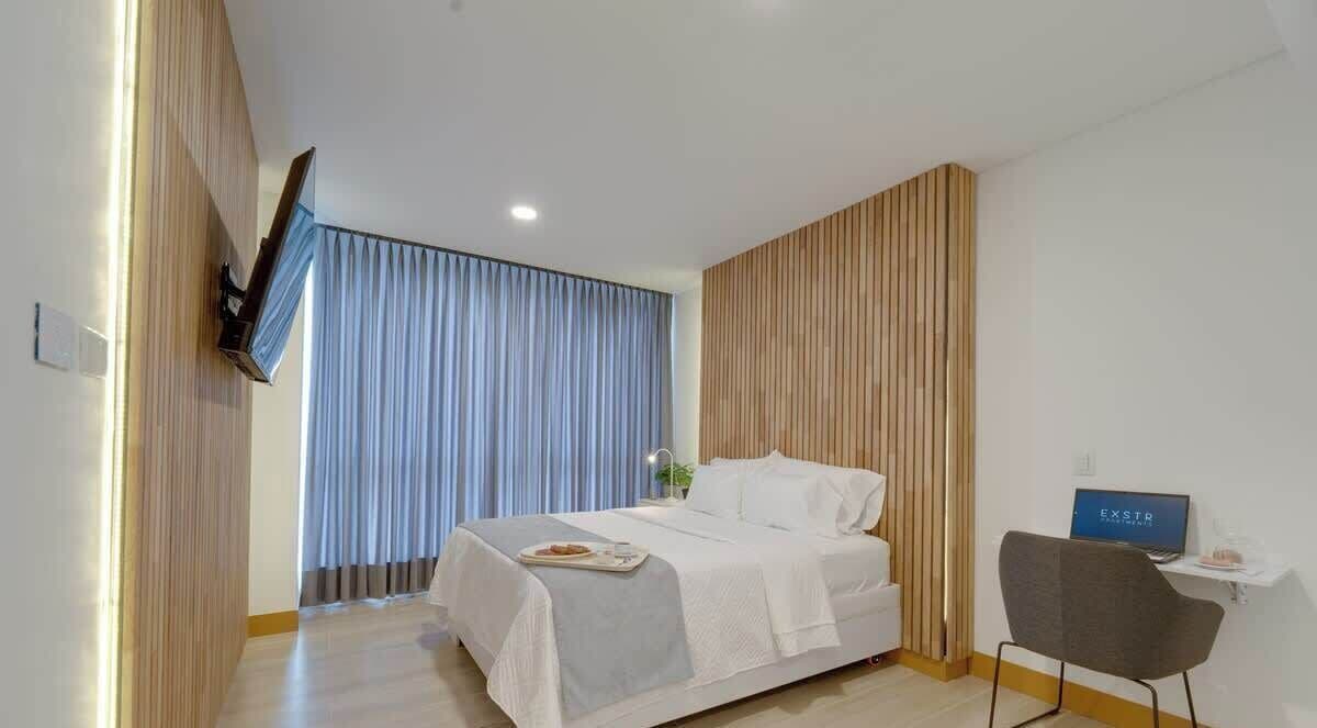 1 dormitorio, tabla de planchar con plancha, wifi y ropa de cama