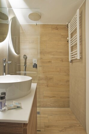 Shower, hair dryer, towels, soap - Althea Luxury Apt City View, Walk to Acropolis (Athens)