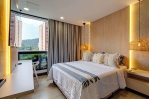 1 bedroom, iron/ironing board, WiFi, bed sheets - RM601 | Luxurious 1-Bed | Balcony | Pool | Gym (Cali)