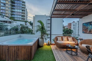 Bain à remous extérieur