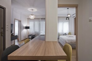 2 chambres, fer et planche à repasser, Wi-Fi, draps fournis