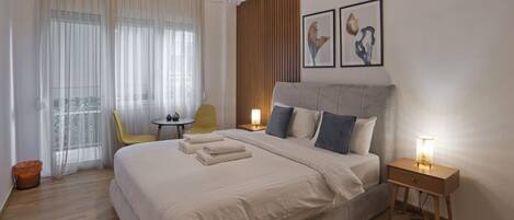 2 عدّة غرف نوم ومكواة/لوح كي وواي فاي وملاءات أسرّة