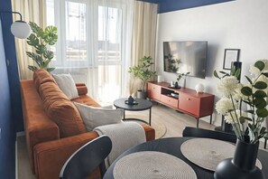 Superior-Apartment, Balkon, Stadtblick | Wohnzimmer