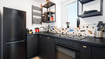 Superior Apartment, Balcony, City View | Private kitchen | Full-size fridge, microwave, oven, stovetop