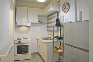 Køleskab, ovn, kogeplade, brødrister