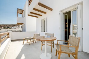 Outdoor dining - Kythnos Blue - Suite 2 Loutra Beach & Sea View (Kythnos)