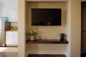 Interior - Modern Studio in Beachwood Canyon (Los Angeles)