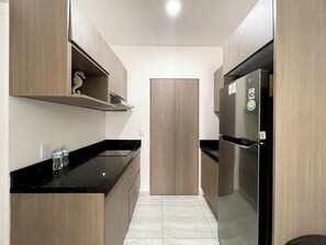 Cookware/dishes/utensils