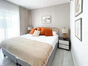 2 bedrooms, iron/ironing board, WiFi