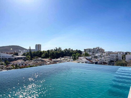 Lovely apartment with pool 4 blocks from the beach