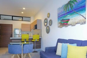 TV - Lovely apartment with pool 4 blocks from the beach (Mazatlan)