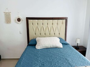 2 bedrooms, iron/ironing board, WiFi