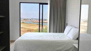 2 bedrooms, desk, iron/ironing board, WiFi