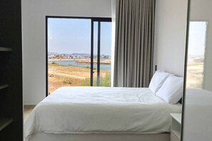 2 bedrooms, desk, iron/ironing board, WiFi