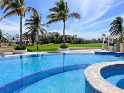 Relax in front of the golf course