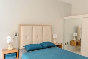 2 bedrooms, iron/ironing board, WiFi