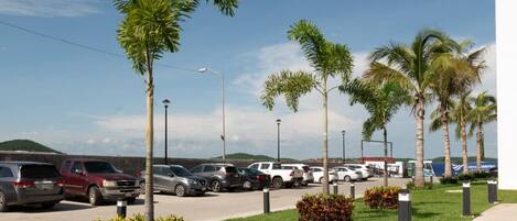 المنطقة المحيطة بالمنشأة